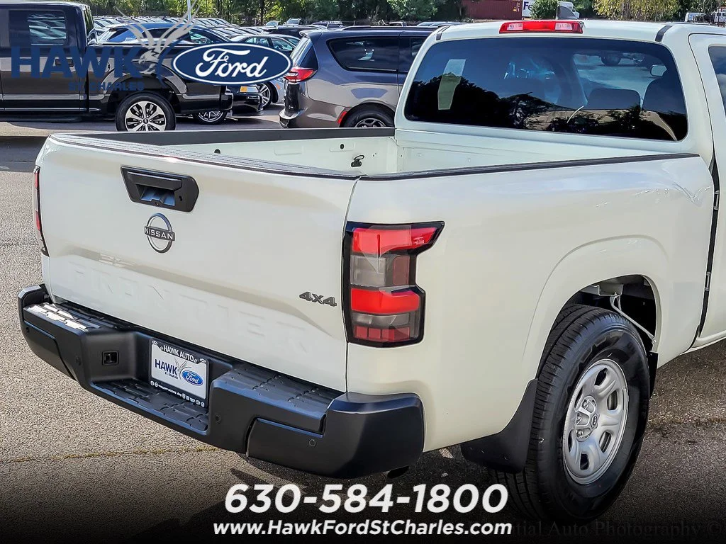 Used 2025 Glacier White Nissan S image 5