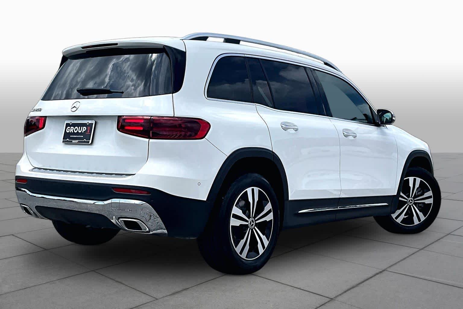 Used 2025 Polar White Mercedes-Benz GLB 250 image 13