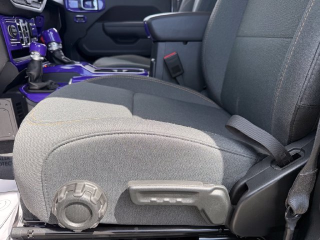 Used 2026 Crystal Metallic Jeep Sport S image 12