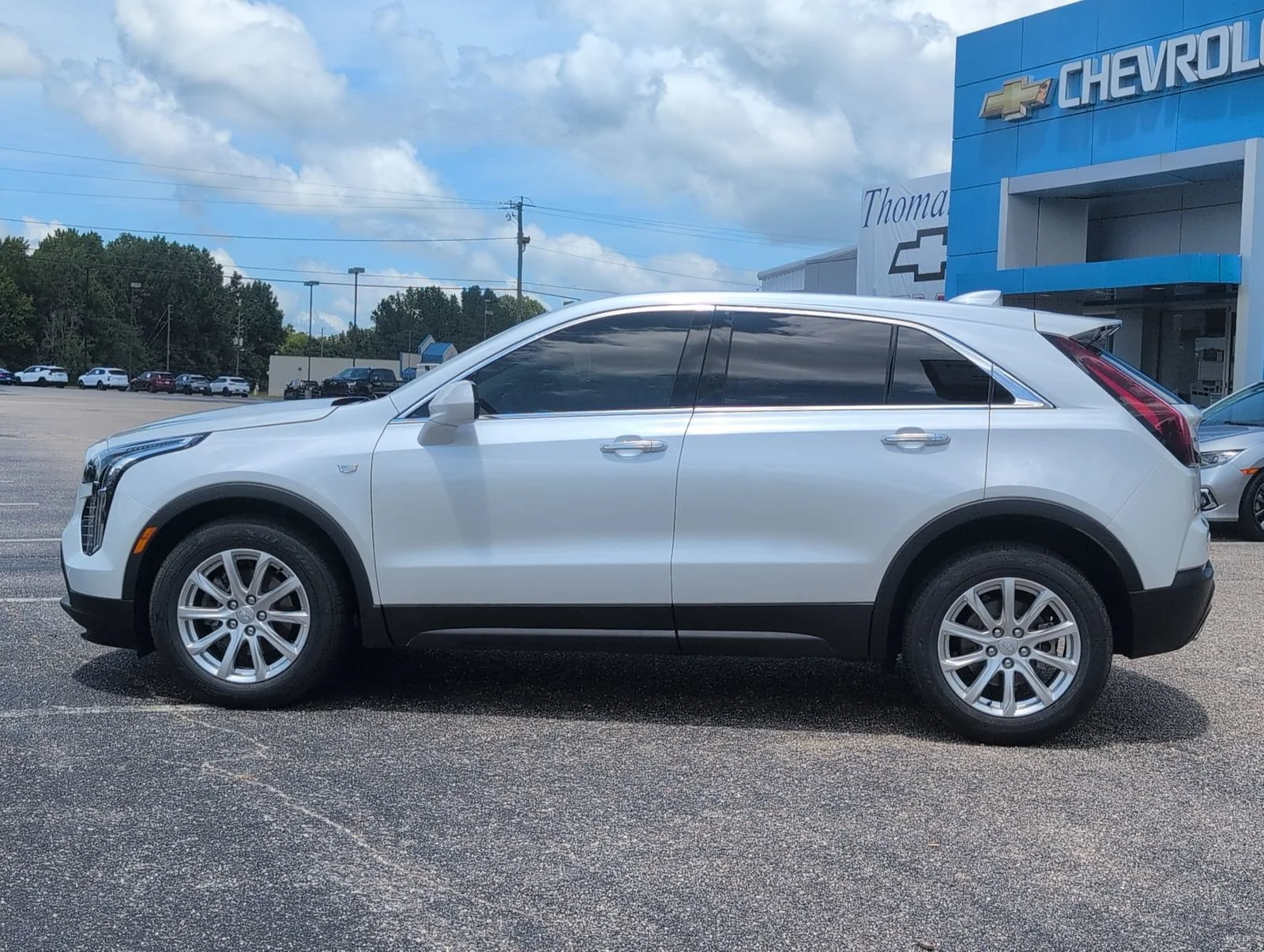 Used 2023 Crystal White Tricoat Cadillac Luxury image 2