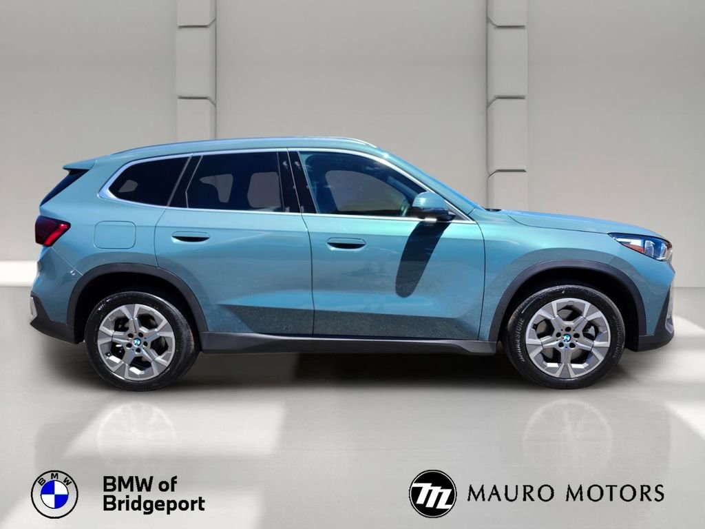 Used 2023 Green BMW xDrive28i image 2