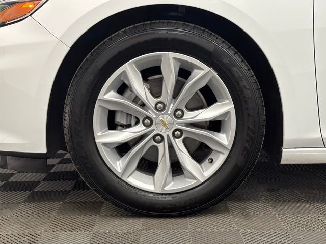 Used 2024 Summit White Chevrolet LT image 13