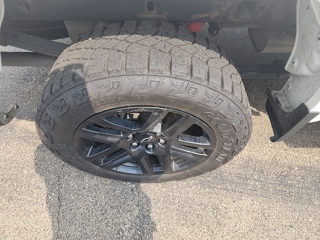 Used 2023 White Chevrolet Custom Trail Boss image 10