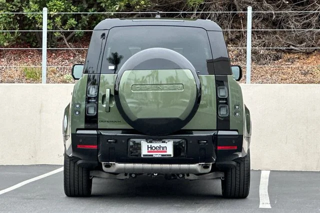 New 2026 Woolstone Green Land Rover X-Dynamic SE image 4