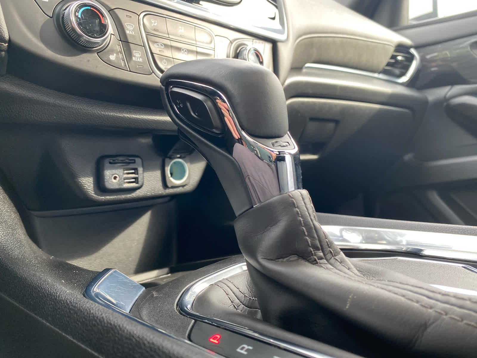 Used 2023 Iridescent Pearl Tricoat Chevrolet High Country image 22