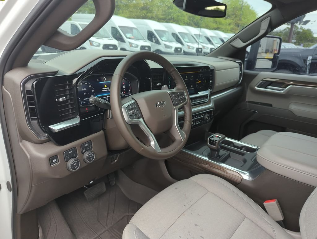 Used 2025 White Chevrolet RST image 10