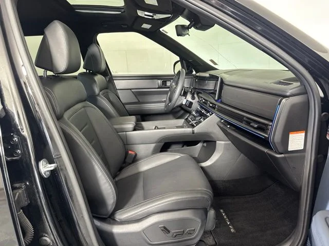 Used 2025 Black Hyundai Calligraphy image 4
