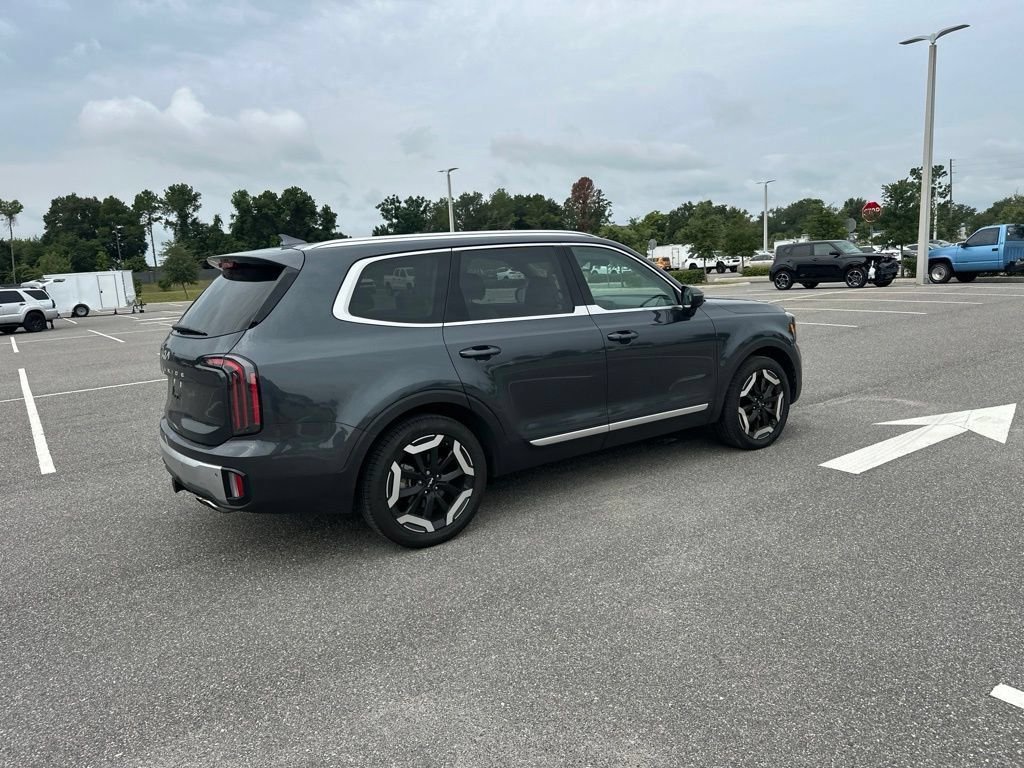 Certified Used 2024 Gray Kia EX image 4