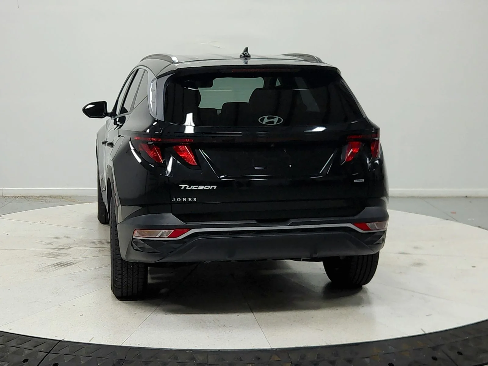 Used 2025 Phantom Black Hyundai SEL image 7