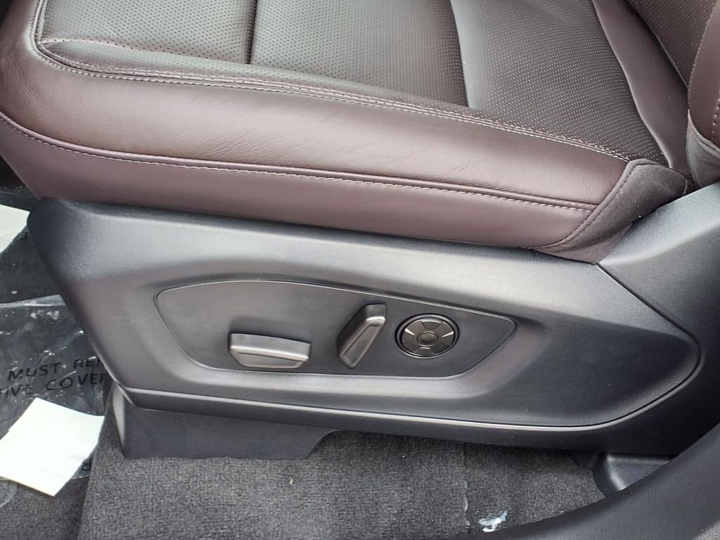 New 2027 Ruby Red Metallic Tinted Clearcoat Ford Platinum™ image 14