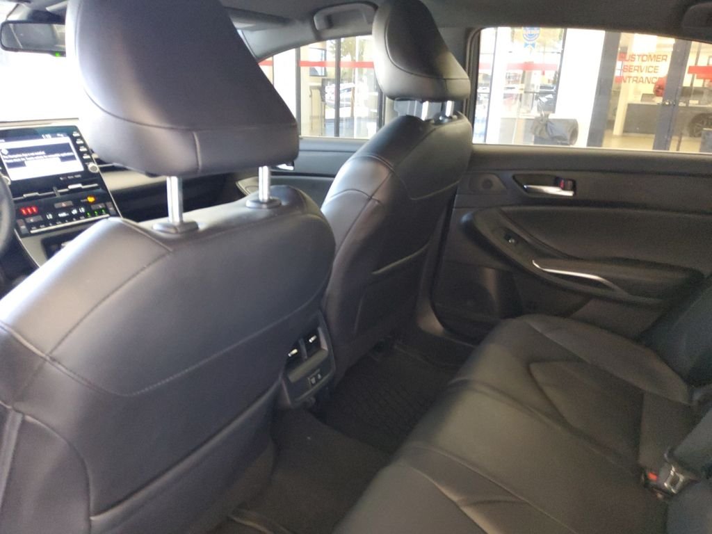 Used 2022 White Toyota XLE Plus image 19