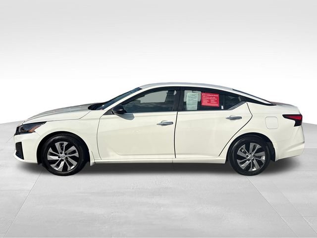 Used 2024 White Nissan 2.5 S image 3