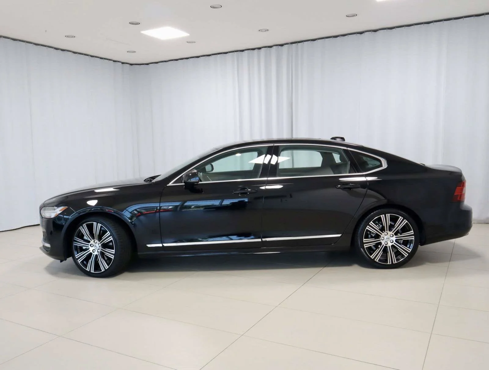 Used 2023 Black Stone Volvo Ultimate image 2
