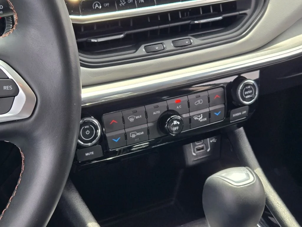 Used 2022 Silver Jeep Limited image 26