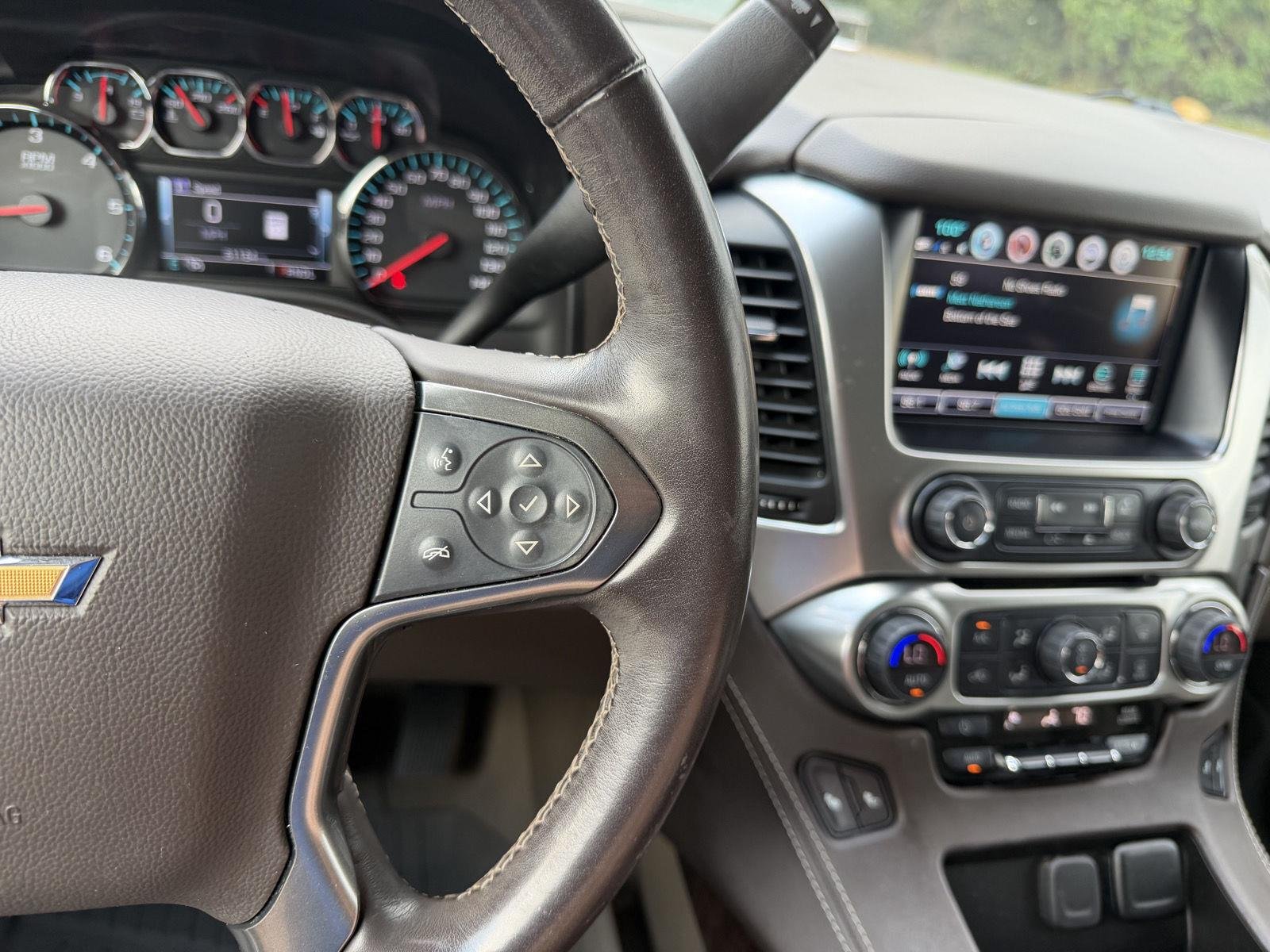 Used 2020 Iridescent Pearl Tricoat Chevrolet LT image 11