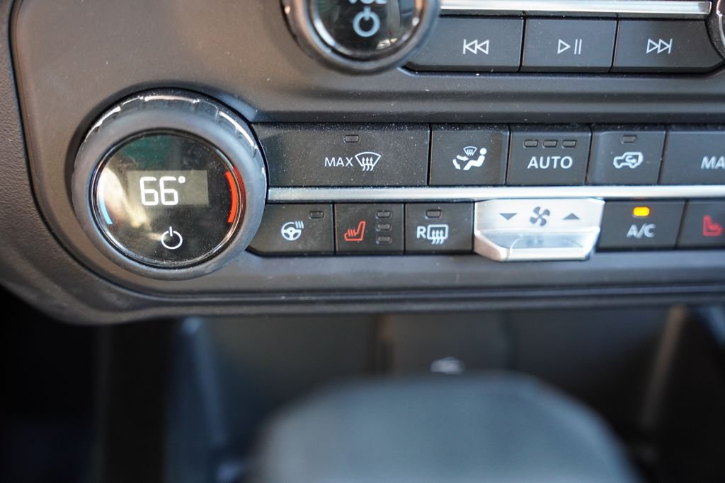 Used 2024 Oxford White Ford Wildtrak image 28
