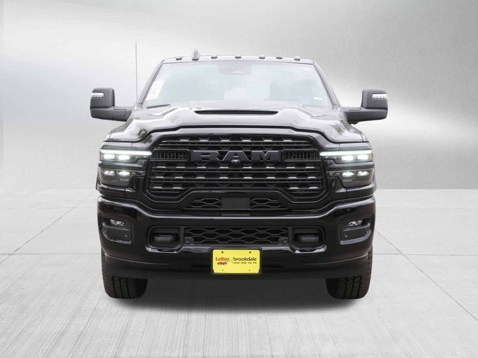 New 2026 Diamond Black Crystal Pearl-Coat Exterior Paint RAM Limited image 2