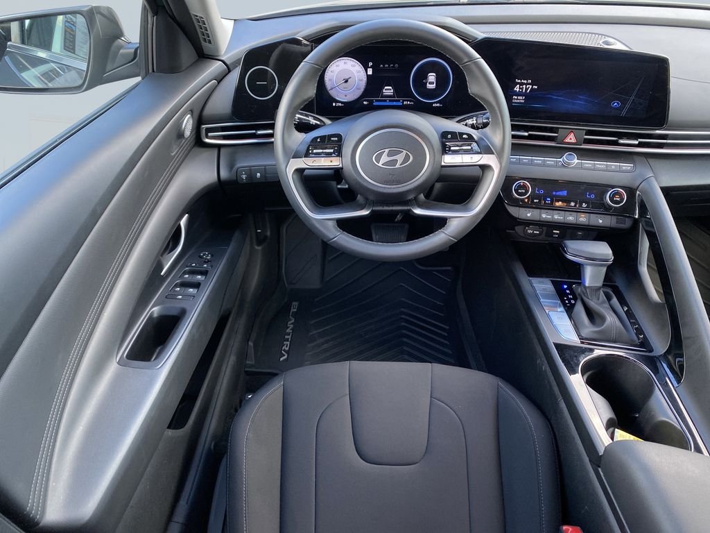 2025 Hyundai Elantra SEL - Photo 14