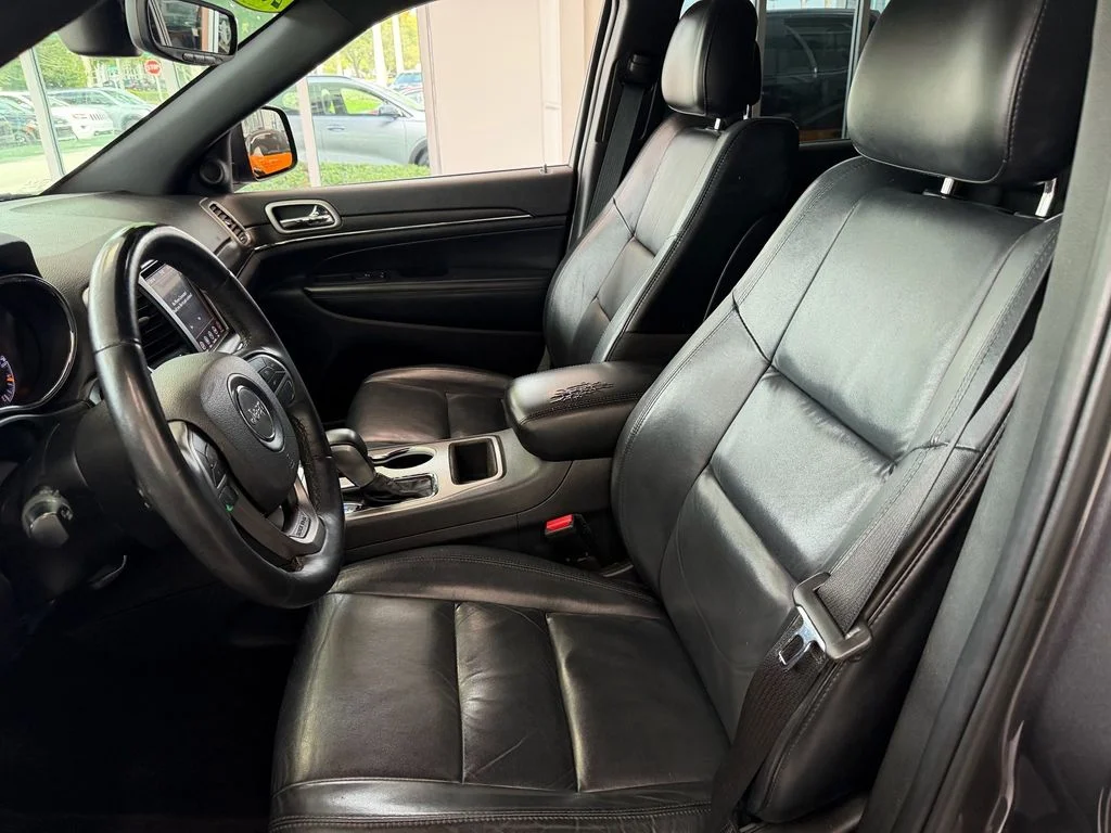 Used 2018 Gray Jeep Limited image 11