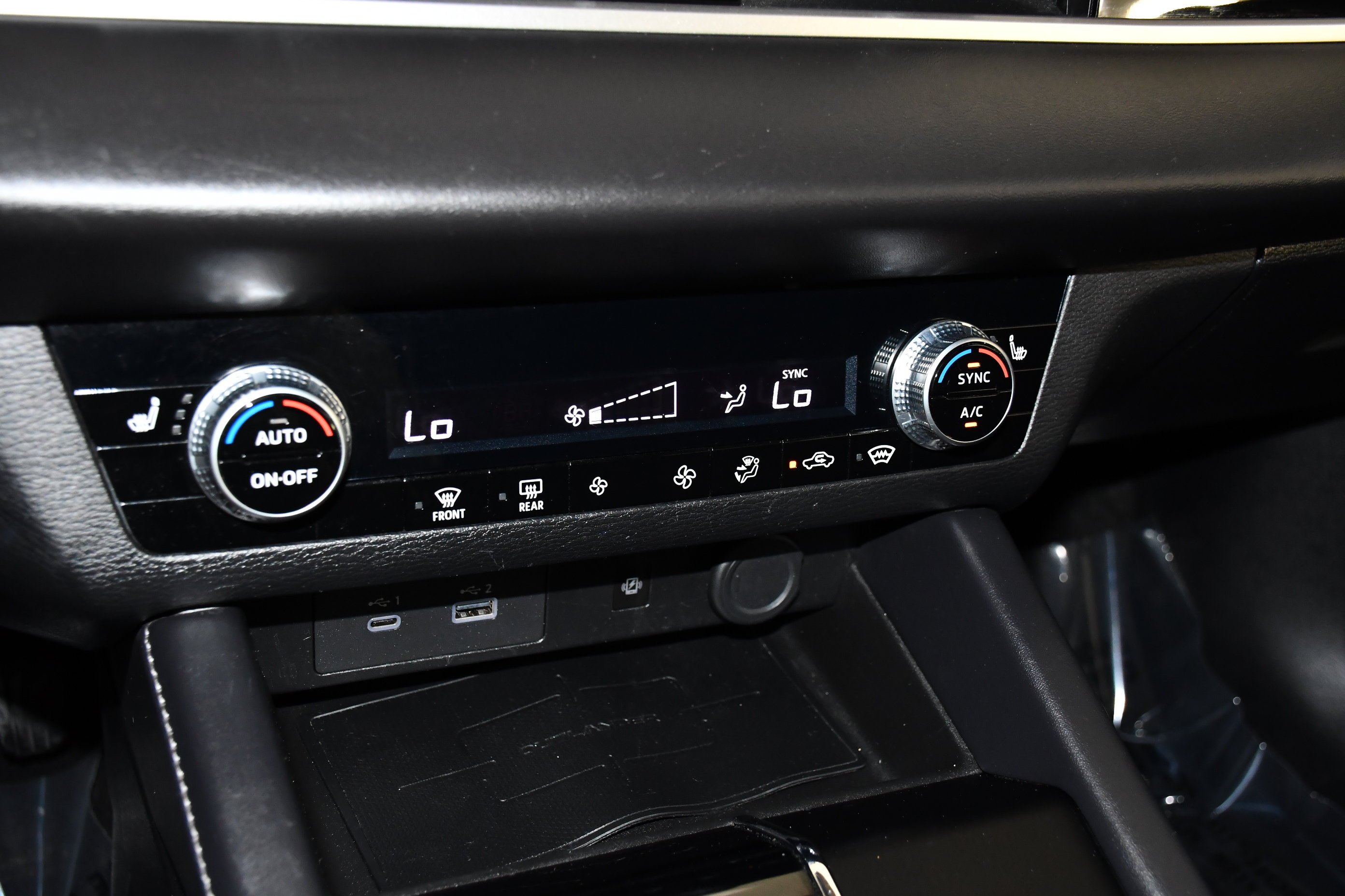 Certified Used 2024 Black Diamond Mitsubishi SE image 28