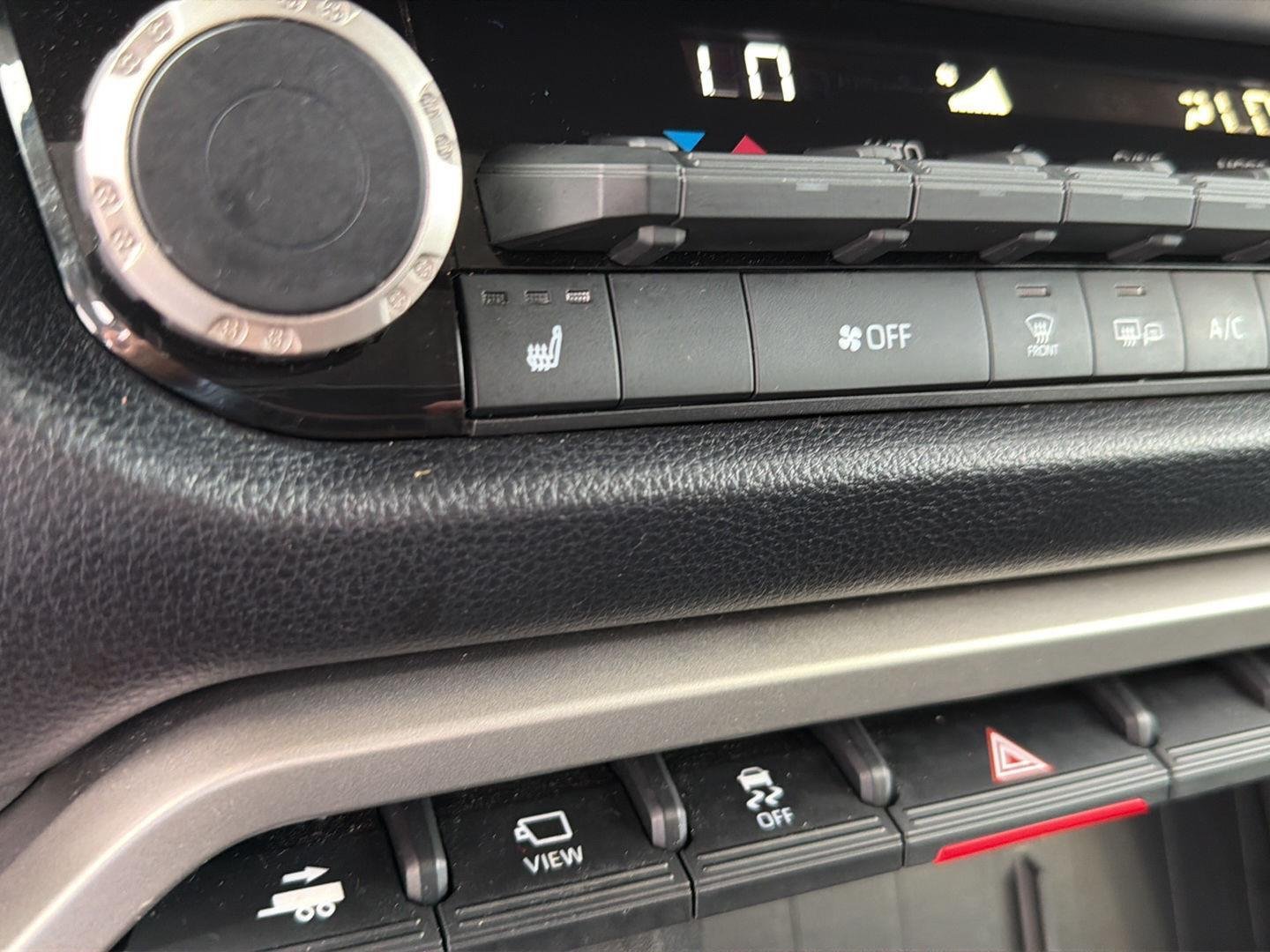 Used 2023 Ice Cap Toyota SR5 image 27