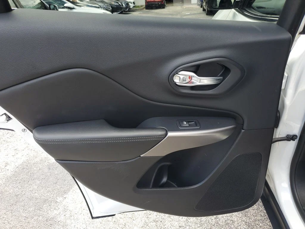 Used 2019 White Jeep Limited image 11