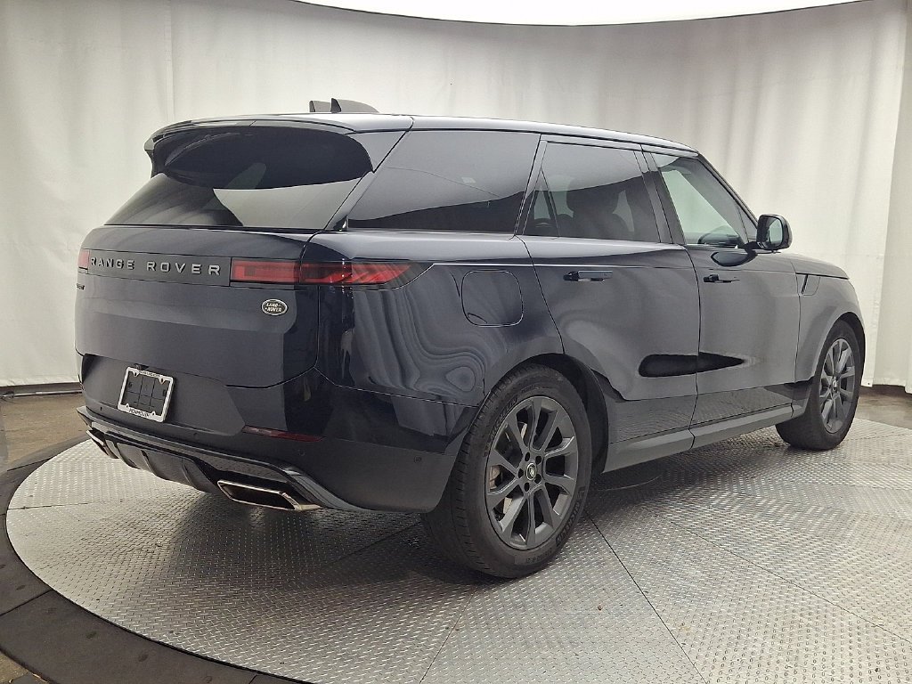 Used 2023  Land Rover SE image 4