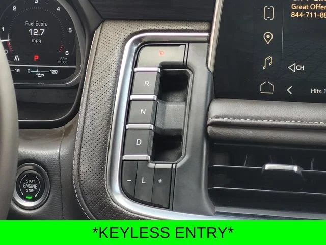 Used 2023 Pearl Beige Metallic GMC SLT image 17