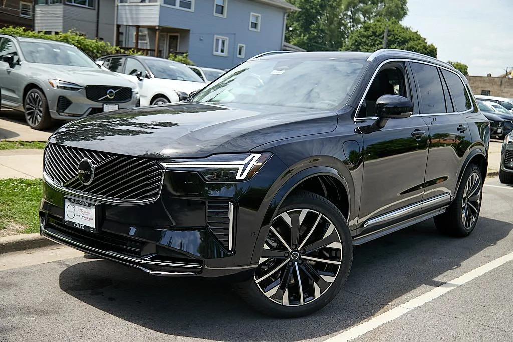 New 2026 Onyx Black Volvo Plus image 2