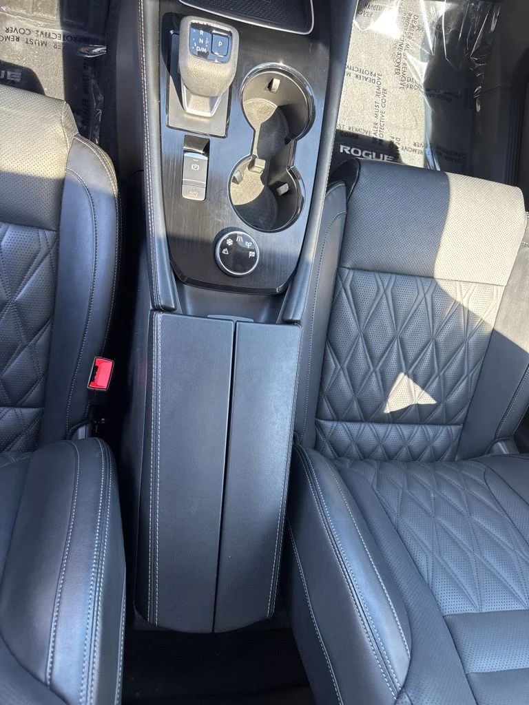 Used 2023 Silver Nissan Platinum image 15