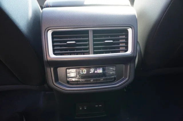 New 2026 Opal White Pearl Volkswagen 2.0T Peak Edition image 21