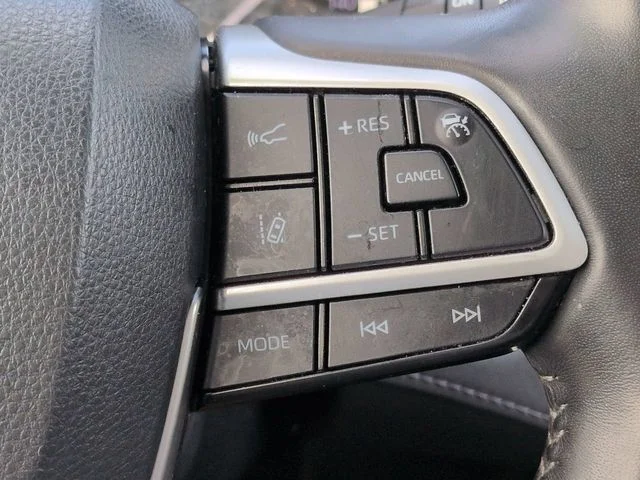 Used 2022  Toyota XLE image 26