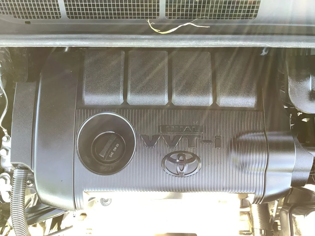 Used 2015 Gray Toyota LE image 21