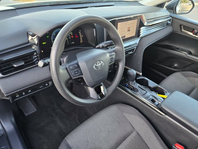 Used 2025  Toyota LE image 10