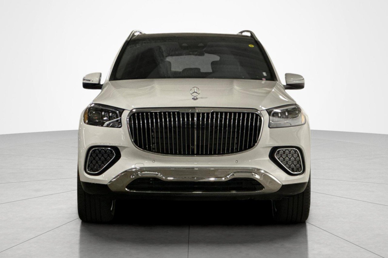 New 2026 MANUFAKTUR Moonlight White Metallic Mercedes-Benz Maybach GLS 600 4MATIC® SUV image 8