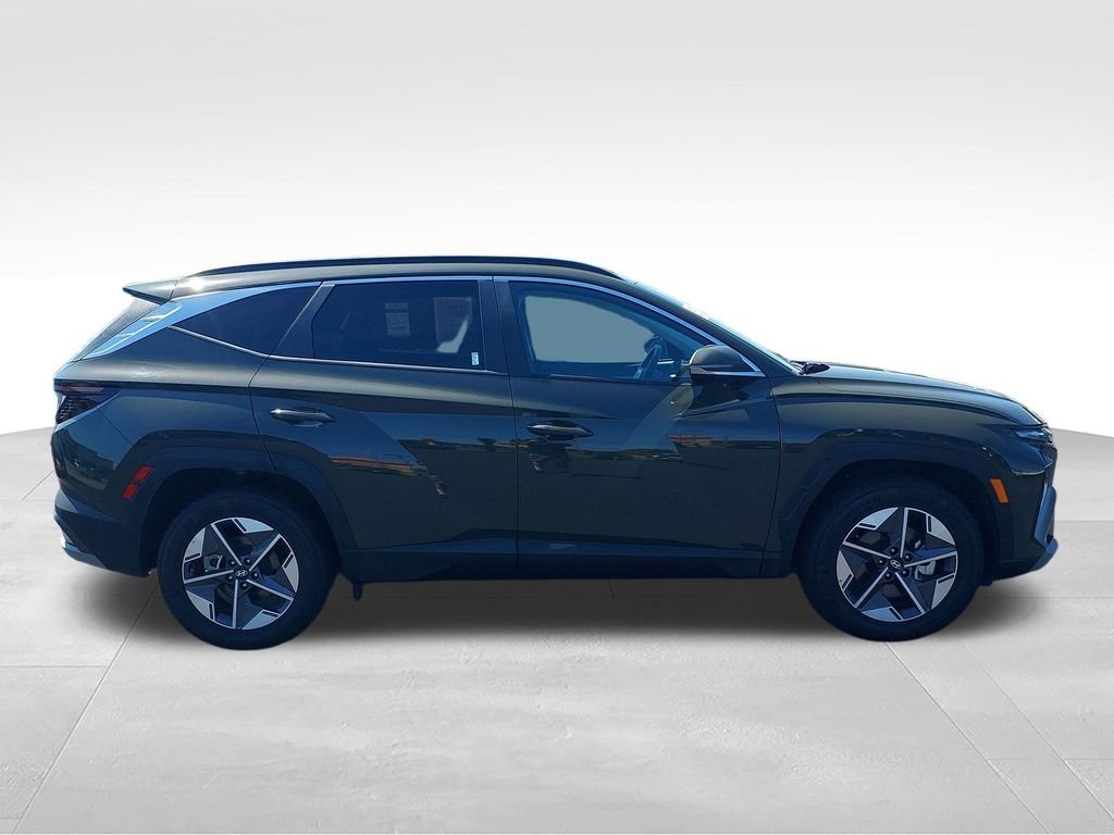 Used 2025 Green Hyundai SEL Convenience image 6