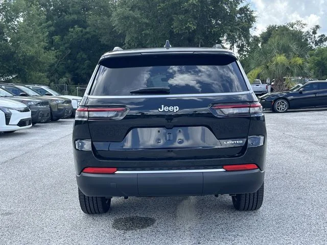 New 2026 Diamond Black Crystal Pearl-Coat Exterior Paint Jeep Limited image 5
