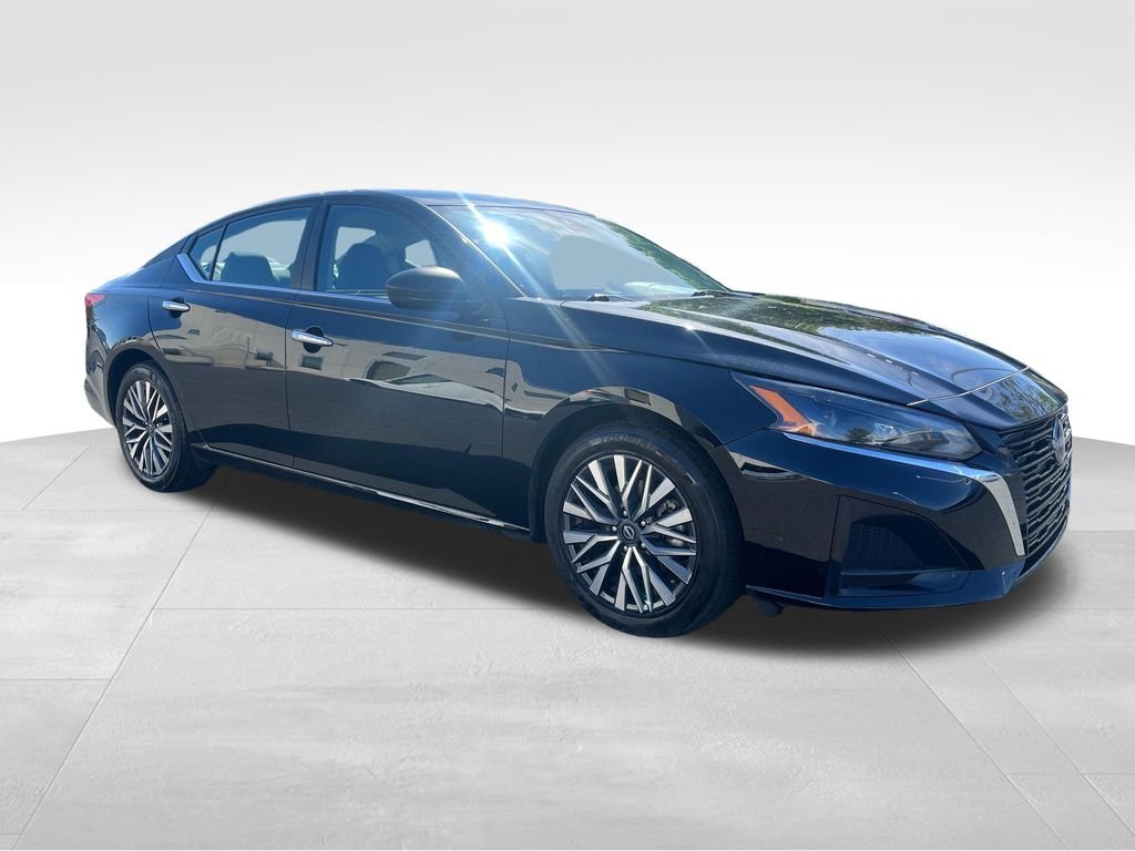 2025 Nissan Altima SV - Photo 8