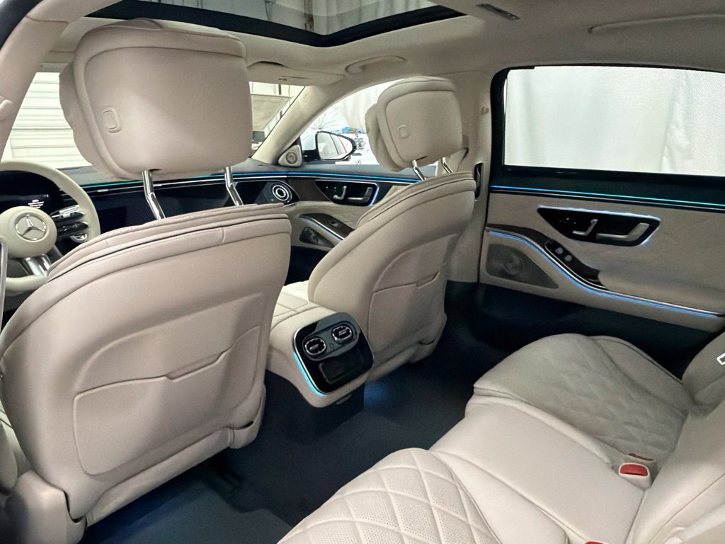 New 2027 MANUFAKTUR Moonlight White Metallic Mercedes-Benz S 580 image 21