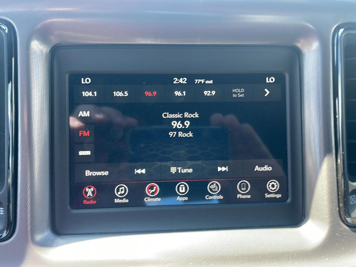 Used 2023 Granite Pearlcoat Dodge SXT image 3