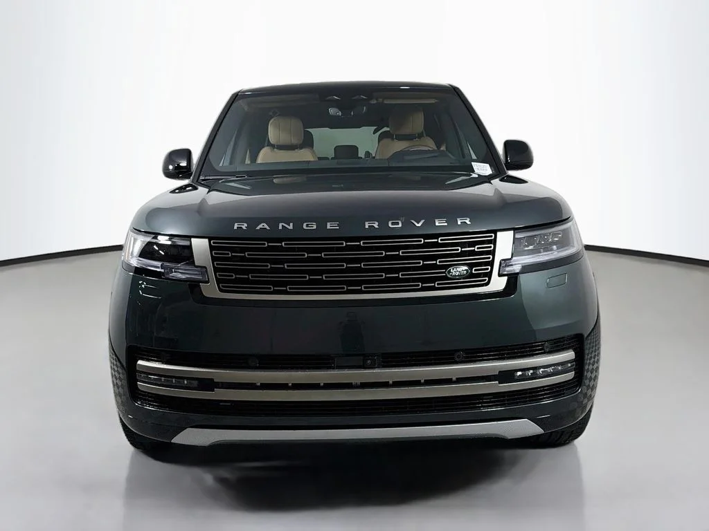 New 2026 Belgravia Green Land Rover SE LWB 7-Seats / V8 image 2