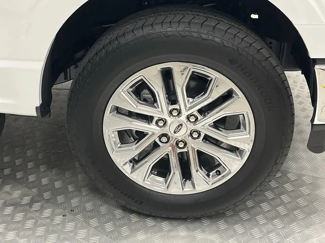 New 2026 Oxford White Ford Lariat image 22