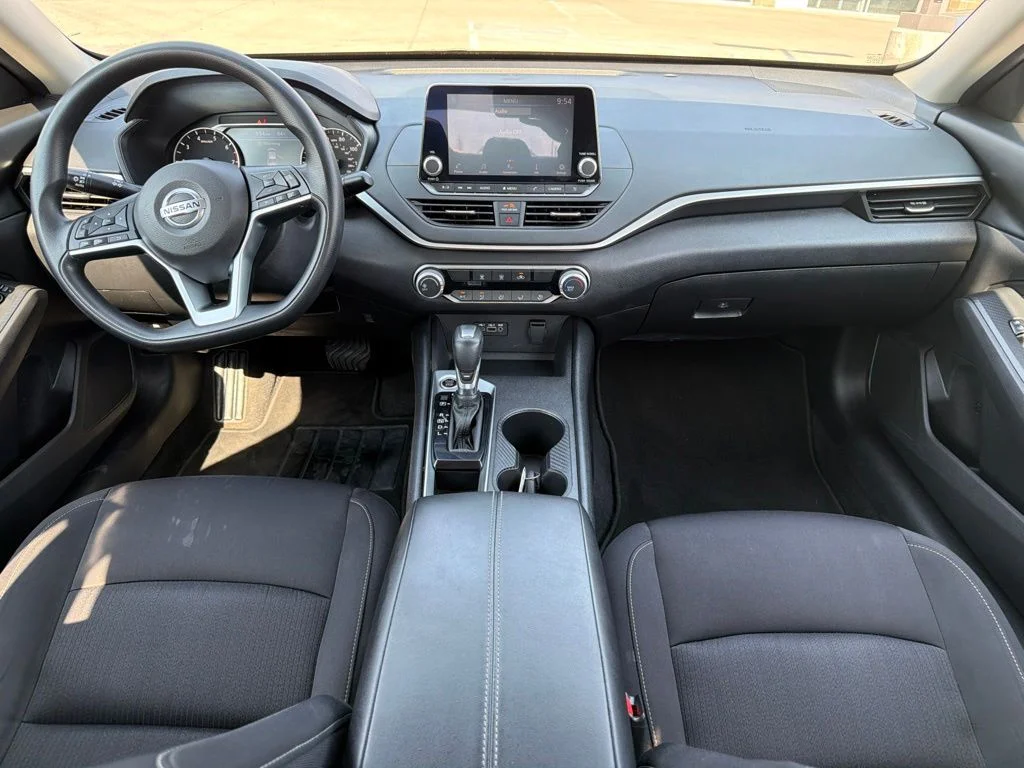 Used 2020 Silver Nissan 2.5 S image 22