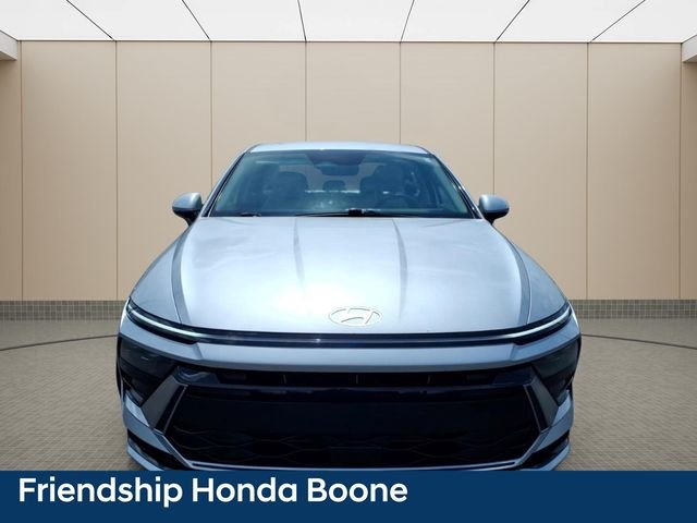 Used 2024 Silver Hyundai SEL image 4