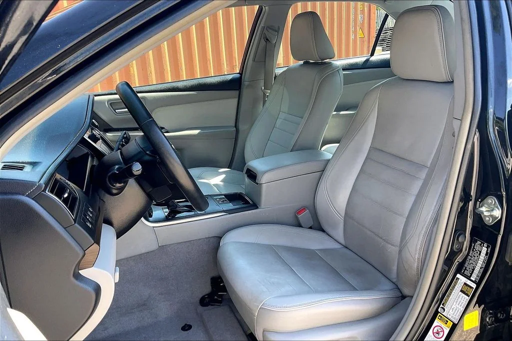 Used 2016 Black Toyota XLE image 25