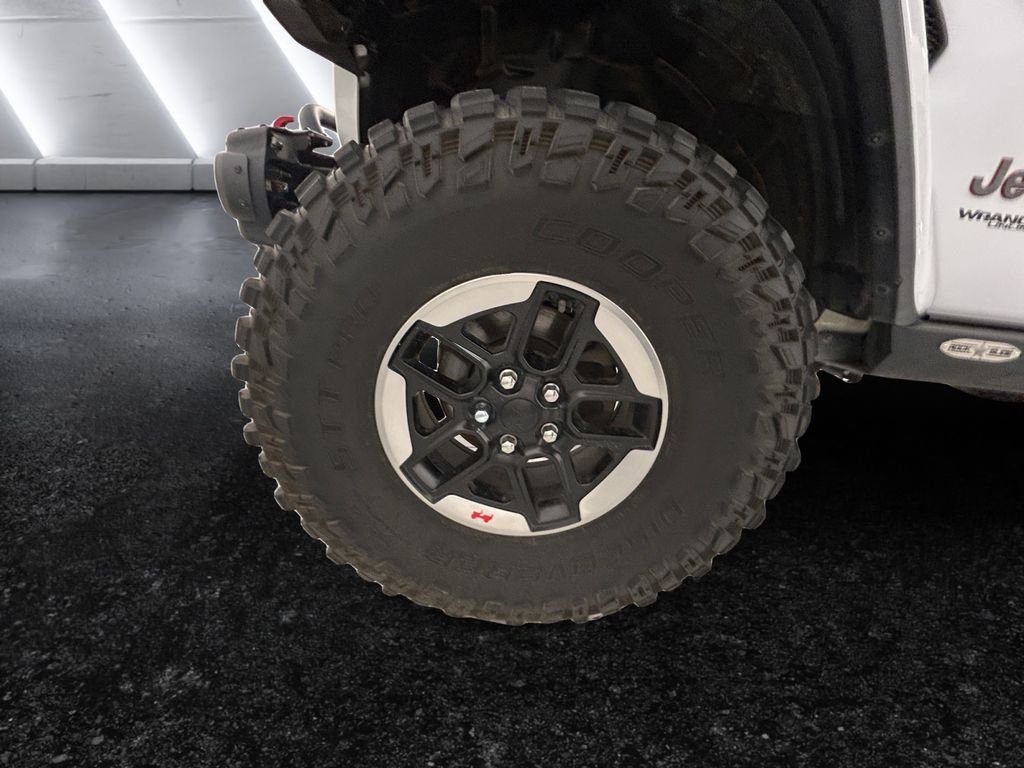 Used 2018 White Jeep Unlimited Rubicon image 27