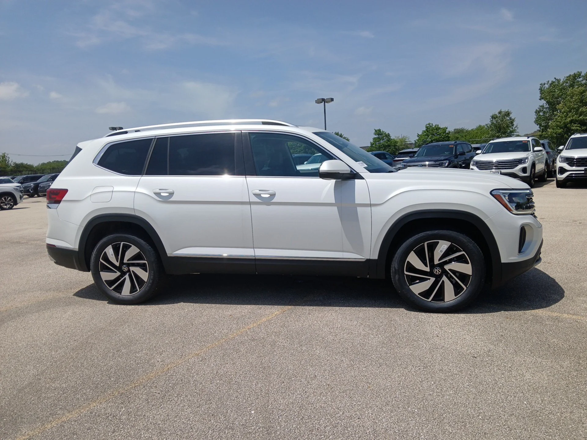 New 2026 Opal White Pearl Volkswagen 2.0T SEL image 3