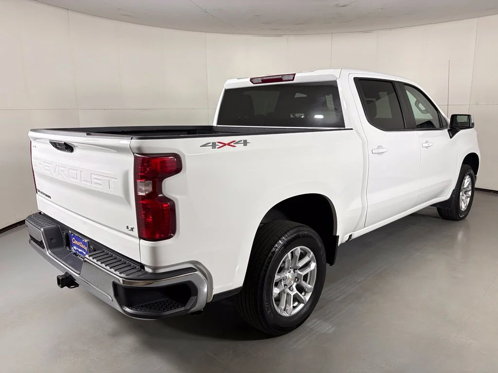Used 2023 White Chevrolet LT image 8