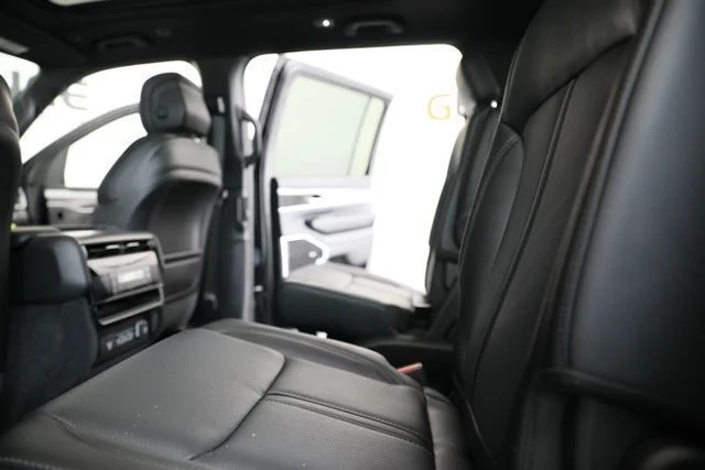 New 2026 Baltic-Gray Metallic Clear-Coat Exterior Paint Jeep Limited Altitude image 19