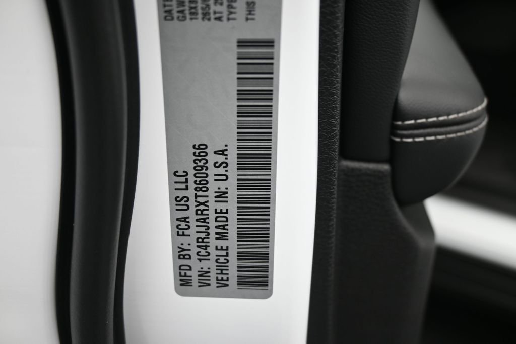 New 2026 Bright White Clear-Coat Exterior Paint Jeep Altitude image 20